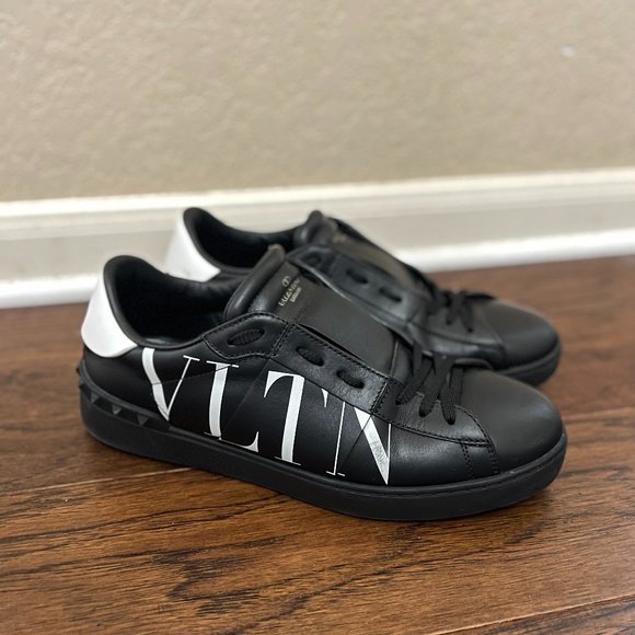 Valentino Garavani Mens Sneakers Black - Picture 4 of 8